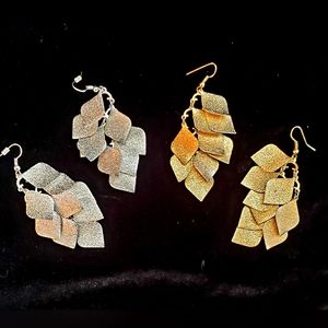 2 Pairs of Dangling Earings Gold And Silver Light Weight
